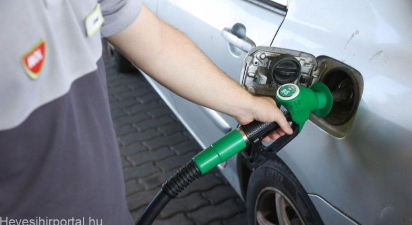 Folyamatosan emelkedik az üzemanyagok piaci ára, a védett ár csak a magyar autósoknak jár