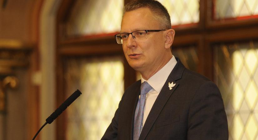 Rétvári Bence: A Családháló díj azokat ismeri el, akik arra tették az életüket, hogy a családokat segítsék