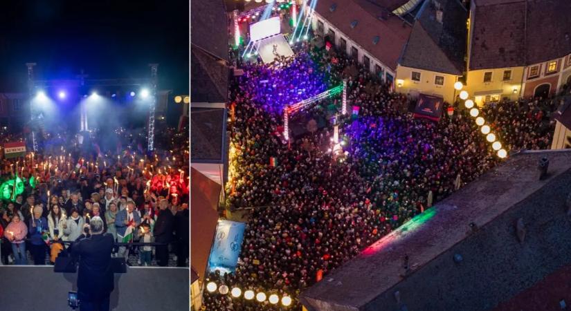 Ezek a fotók magukért beszélnek: teljesen megtelt Szentendrén a Fő tér
