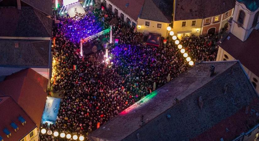 Ebbe egész Szentendre beleremegett: soha nem látott tömeg várta Orbán Viktort az országjárásán