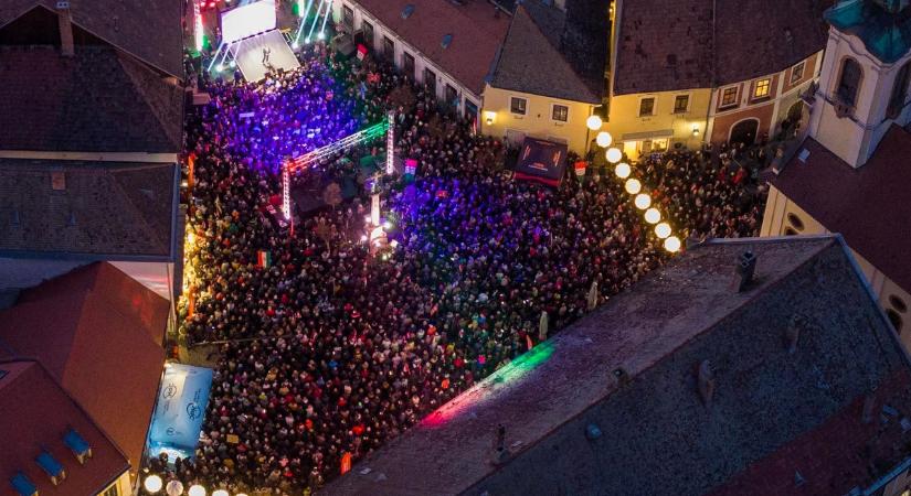 Itt vannak az első drónfelvételek a szentendrei Békemenetről - Fotó!