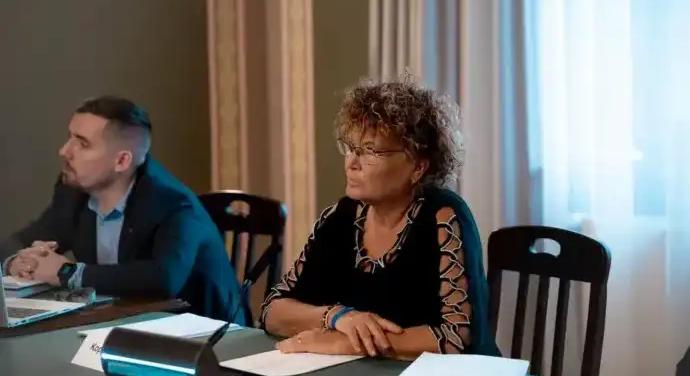 A visszalépett DK-s jelölt Kopping Rita szerint szó sem volt tiszás zsarolásról, jogi lépéseket tehet a volt pártja ellen