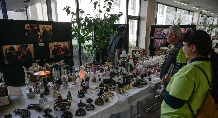 Elképesztő kincsek az Agórában: többmillió forint értékű lámpások érkeztek a városba