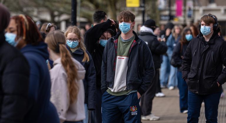 Nálunk hatból egy beteg belehalt az agyhártyagyulladásba, ami most Angliában terjed