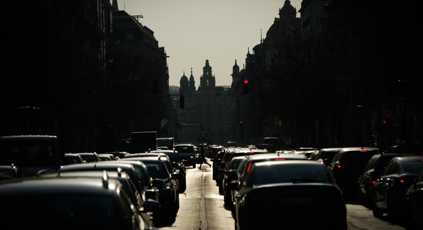 Olajválság: a lakosságnak is spórolnia kellene az üzemanyaggal az energiaügynökség szerint