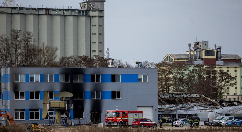 Csehországban felgyújtottak egy Izraelnek fegyvereket gyártó üzemet