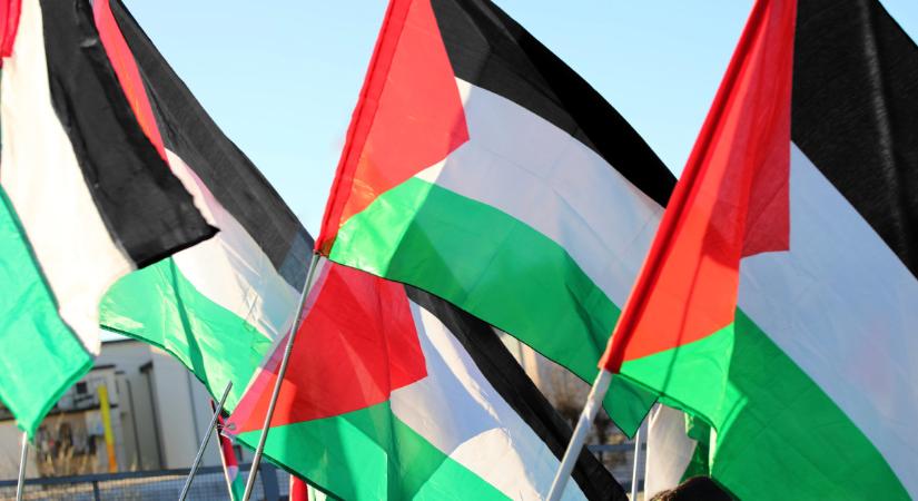 Egy palesztinbarát csoport felgyújtotta egy csehországi fegyvergyár raktárát