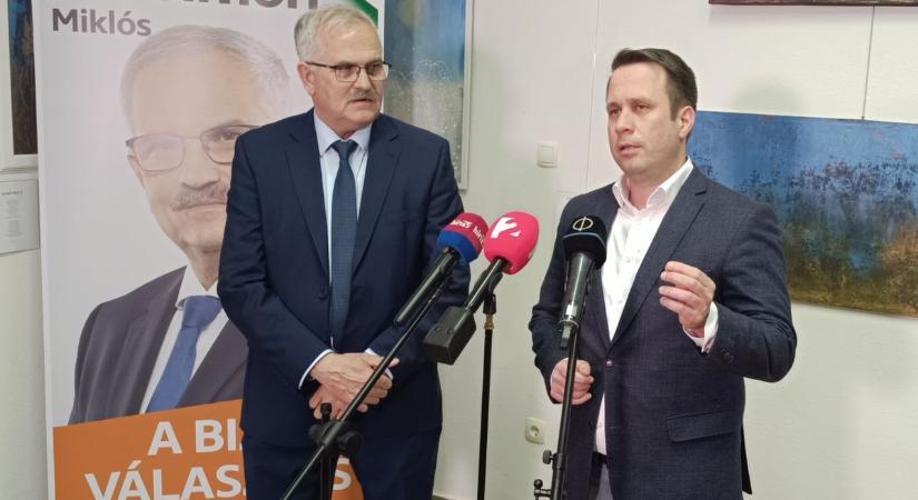 Dömötör Csaba Nyírbátorban: „A magyarok pénzének Magyarországon a helye"