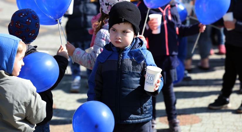 Elhunyt a legendás akciósztár, kékbe borult Kiskunhalas