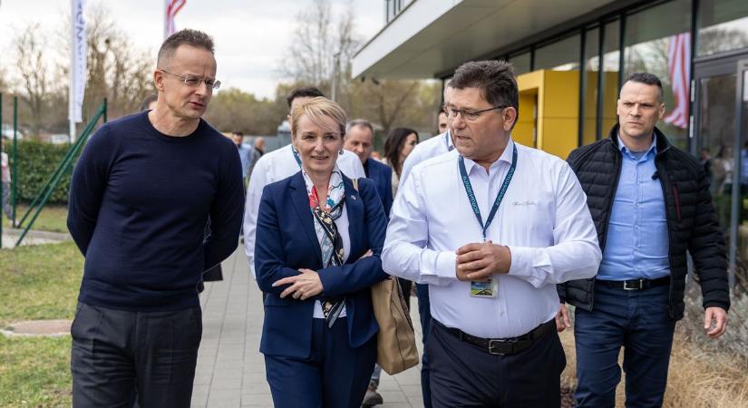 Oroszlány az élvonalban: itt készülnek az elektromos autók kulcsalkatrészei fotók