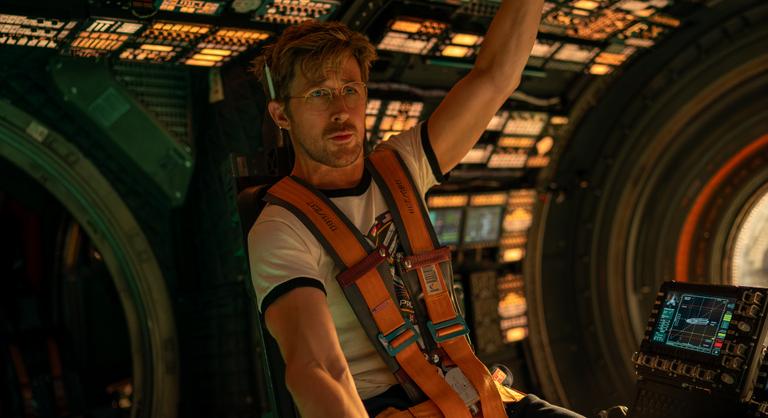 Hatalmas szíve van Ryan Gosling új sci-fijének, többször is kifacsarja a könnyet az ember szeméből