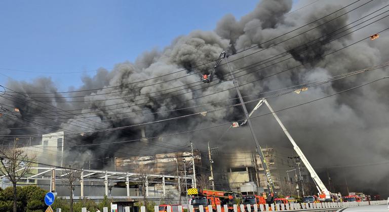 Hatalmas tűz ütött ki egy autóalkatrész-gyárban Dél-Koreában, rengetegen megsérültek, többen eltűntek