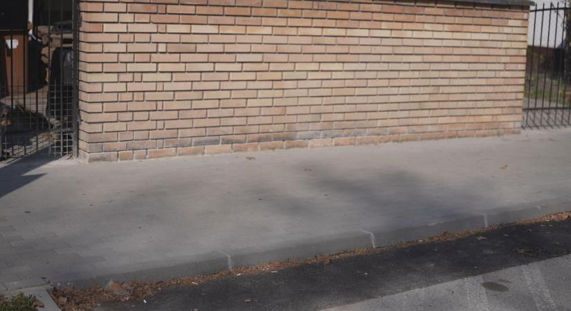 Befejeződött a járdafelújítás a Tolnai úton