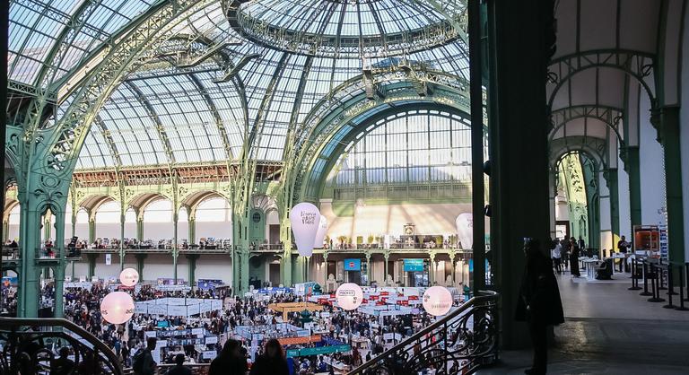 Pofonba szaladt az Amazon Párizsban, bojkottal verték vissza