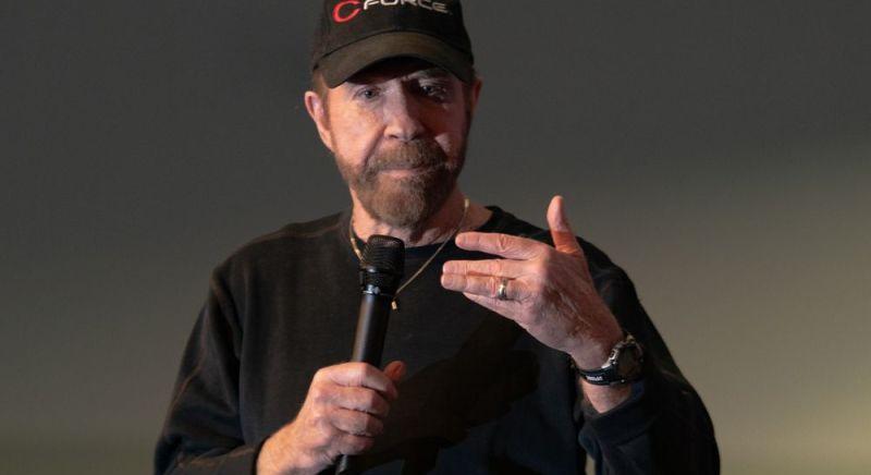 Chuck Norris plusz: titokban tartották, két szívrohamot élt túl egy nap alatt