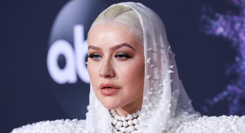 Alig maradt rajta ruha! Mellbedobással robbantott Christina Aguilera