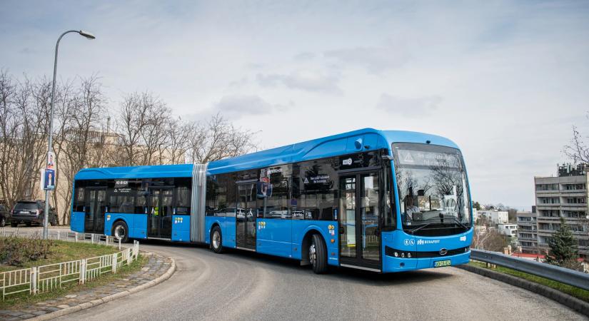 Már tesztelik az elektromos csuklós buszokat Budapesten