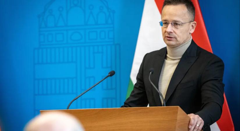 „Látnám, ha beavatkoznának, hát én vagyok a külügyminiszter” – mondta Szijjártó, amikor arról kérdezték, tart-e az orosz beavatkozásoktól