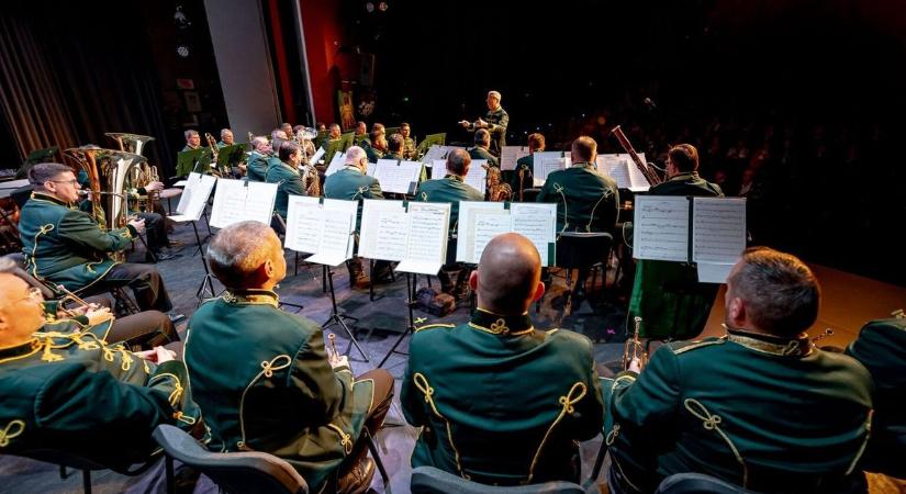 Jótékonyság is segítette a mátraalji színpad felújítását