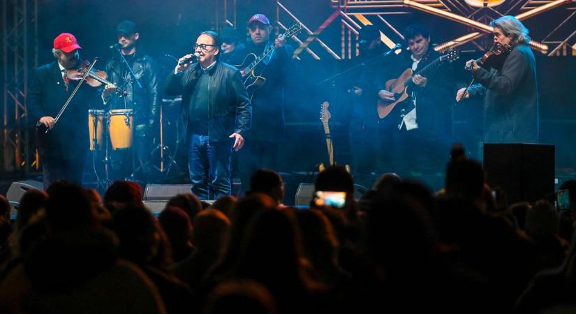 Hatalmasat ment a Hősök tere: New York-i világsztárral bulizott a tömeg! (galéria)