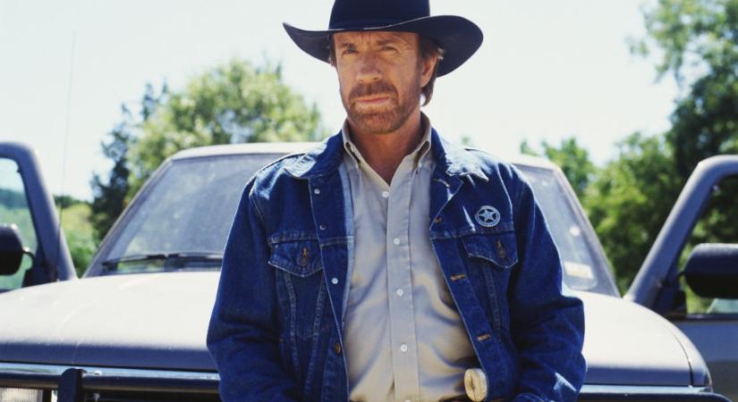 Emlékszel, amikor Chuck Norris két repülőgép között spárgázott?