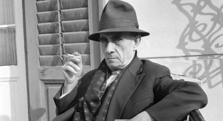 Álruhában, forró vasládába bújtatva szökött Bécsbe, egyetlen gyermekét soha nem látta