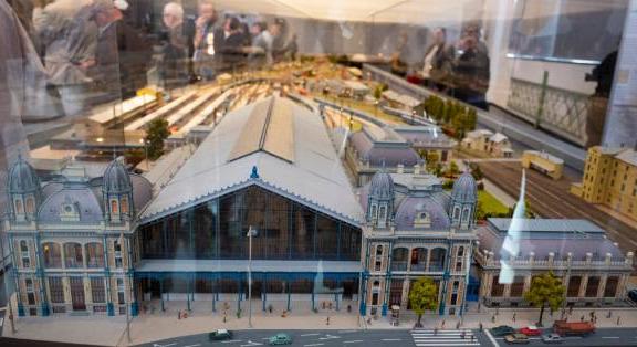 Nagyközönség előtt Szörényi Szabolcs terepasztala