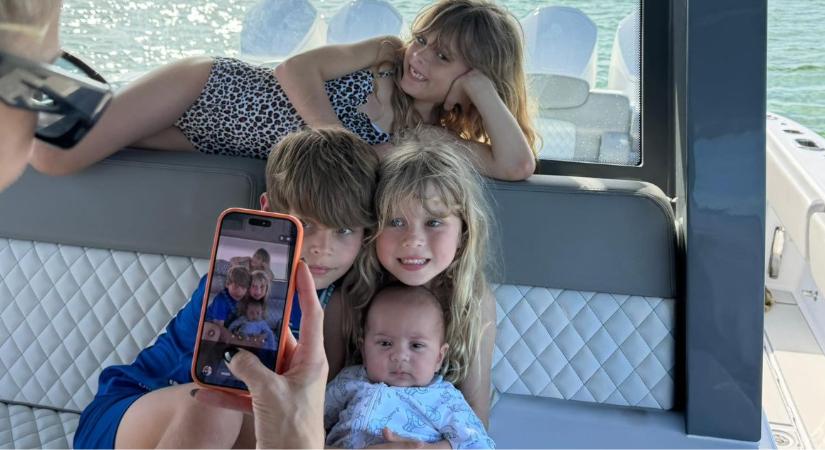 Enrique Iglesias és Anna Kurnyikova gyerekei egy fotón – a legkisebb 3 hónapos