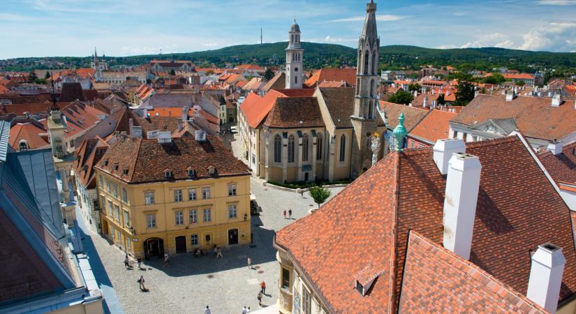 Szokatlan indokkal döntöttek lezárások mellett egy magyar városban – hetekig tarthat a tilalom