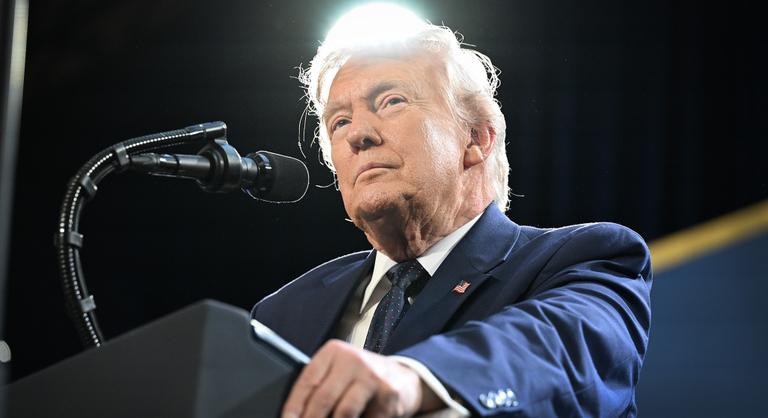 24 karátos aranyérmét vernek Donald Trump arcképével