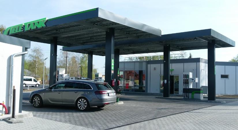 Bezárnak a benzinkutak, egy ország már kifogyott benzinből és gázolajból, Magyarország következhet?