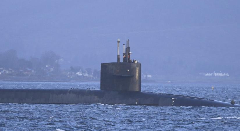 Őrizetbe vettek két embert, miután megpróbáltak bejutni egy brit haditengerészeti bázisra