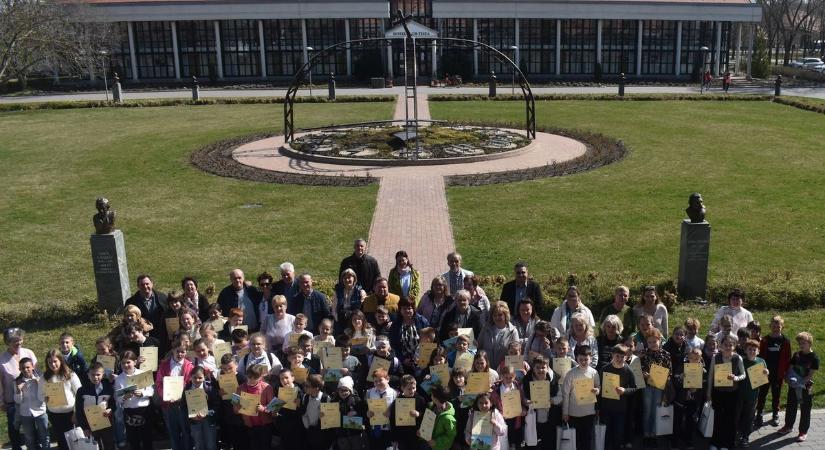 Szikszai László „Kisnyelvész” és „Kismatematikus” verseny