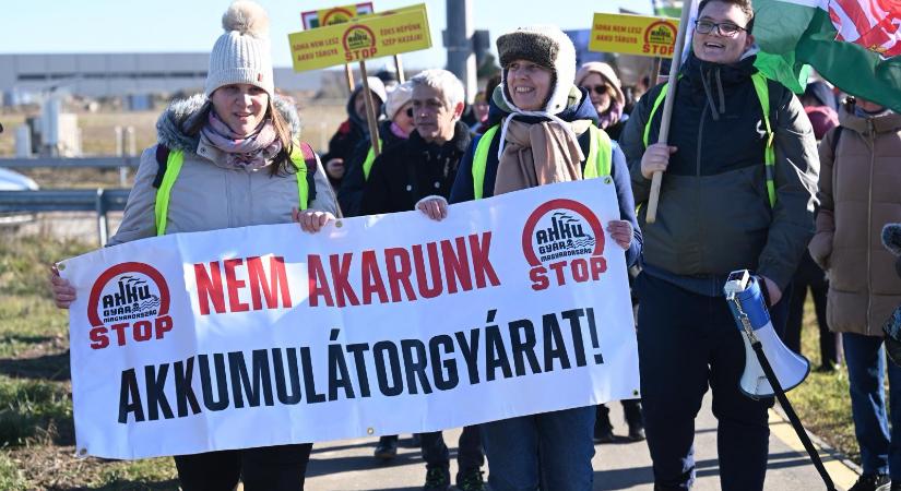 Debrecen fideszes polgármestere elismerte, hogy gond van az akkugyárakban, kemény fellépést ígért