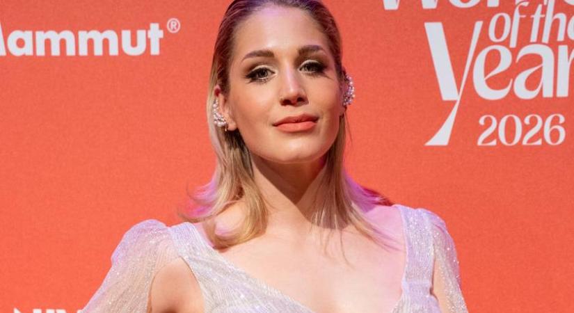 Nyári Dia fél lábbal a szülőszobából ment a Glamour-gálára: Daalarna-estélyiben gyönyörű kismama volt