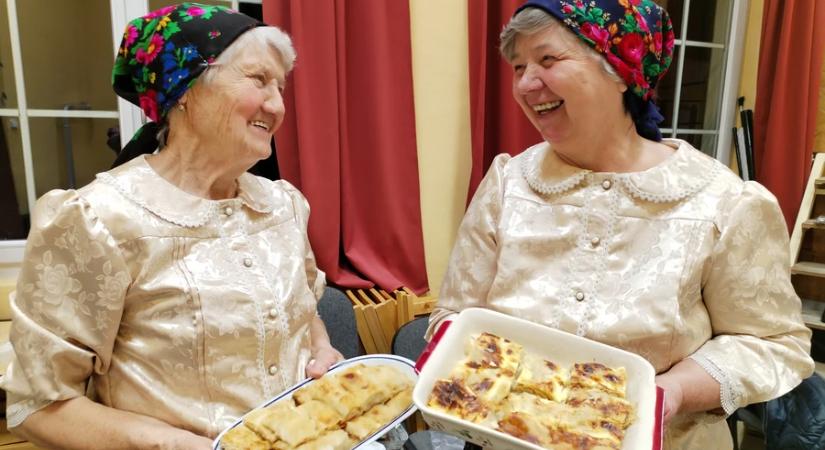 Rakott káposzta és káposztás, tökmagos pogácsa