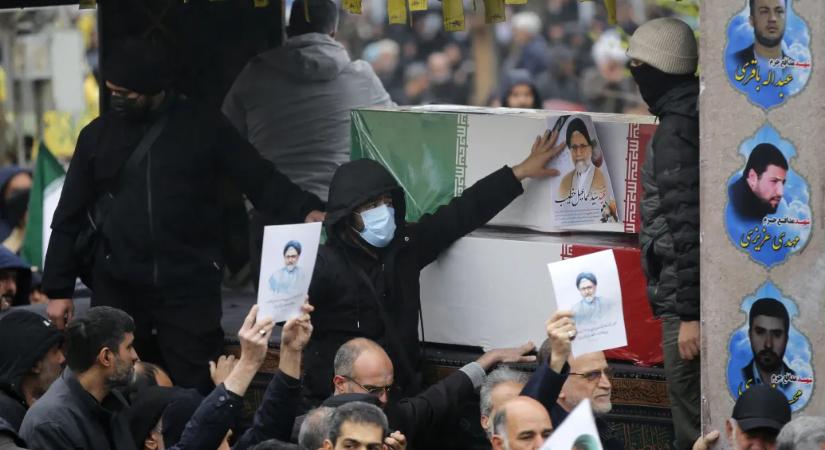 Amerika feloldja a tengeren lévő iráni olajra vonatkozó szankciókat