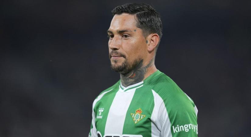 Zseniális trükkel próbálkozott szögletnél, a bíró azonban sárgát adott érte