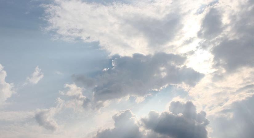 Hűvös hajnal, langyos délután – Készüljön fel a szombati hőingadozásra!