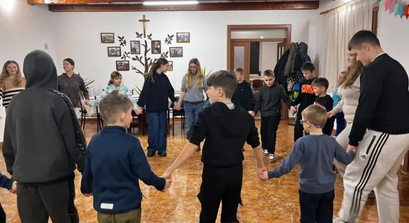 A háború közelségében működik egy gyermekotthon Kárpátalján – helyszíni riport a ráti mindennapokról