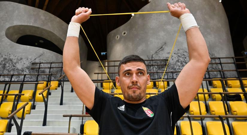 „Elképesztő érzés tizenhárom éven át folyamatosan válogatottnak lenni” – a magyar bombázó a Mandinernek