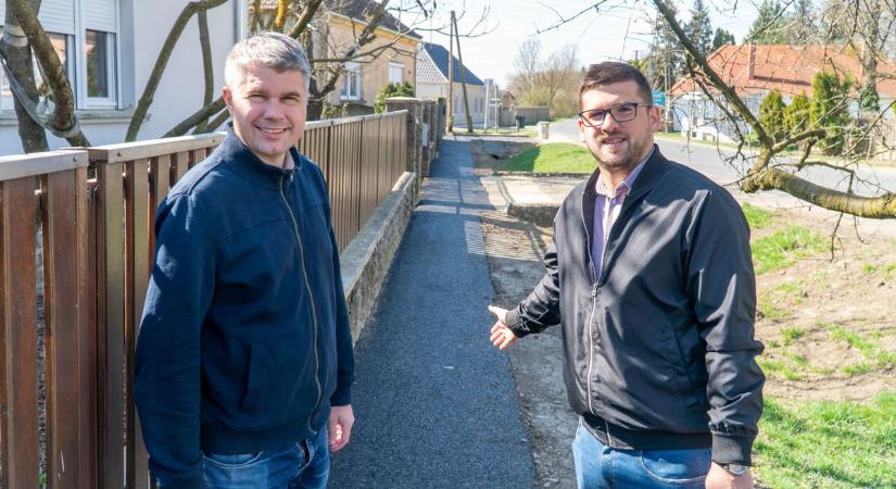 Tompaládony: három ütemben újult meg a település egyik fontos járdaszakasza