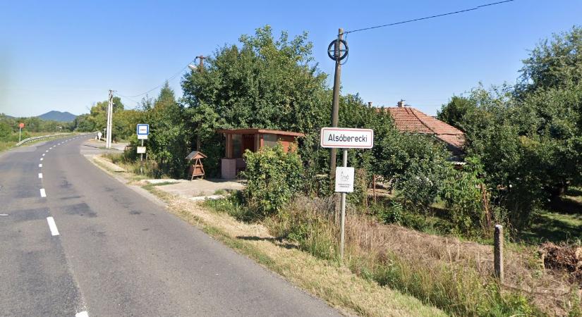 Alsóbereckinél autó és kisbusz ütközött