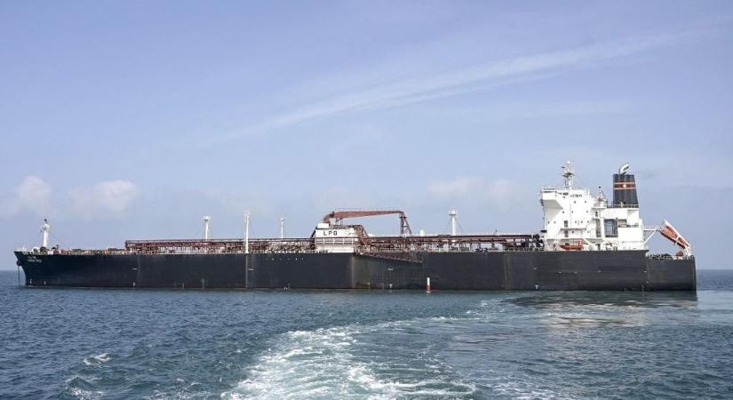 Zombihajó tűnt fel a Hormuzi-szorosban