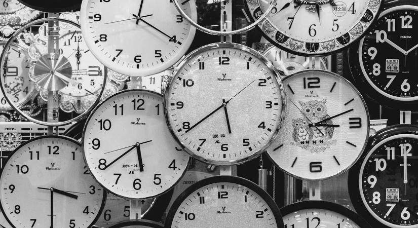 Vészesen közeleg a nyári időszámítás – Mutatjuk, mióta és még meddig tekergetjük az órát