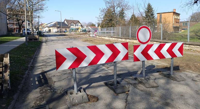 Mikor lesz itt körforgalom? Utánajártunk! Senki se megszokásból vezessen arrafelé... (fotókkal)