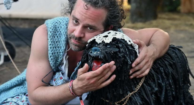 Április elsején Rokon Ilonka Bablevesével indít a Kosztolányi Színház