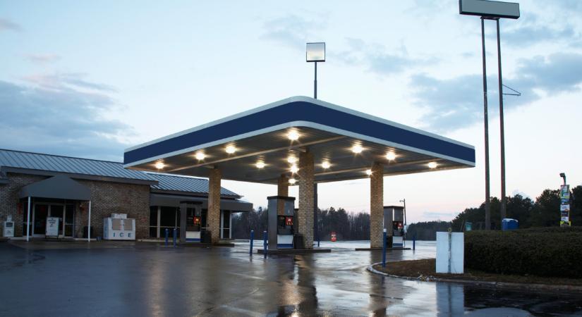 Óriási a bizonytalanság: súlyos lépésre készülnek a magyar benzinkutasok?