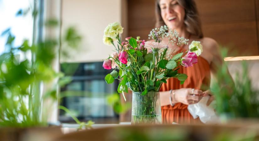 Váza és virág tökéletes kombinációja – Így lesz igazán ízléses az otthoni virágdekorációd