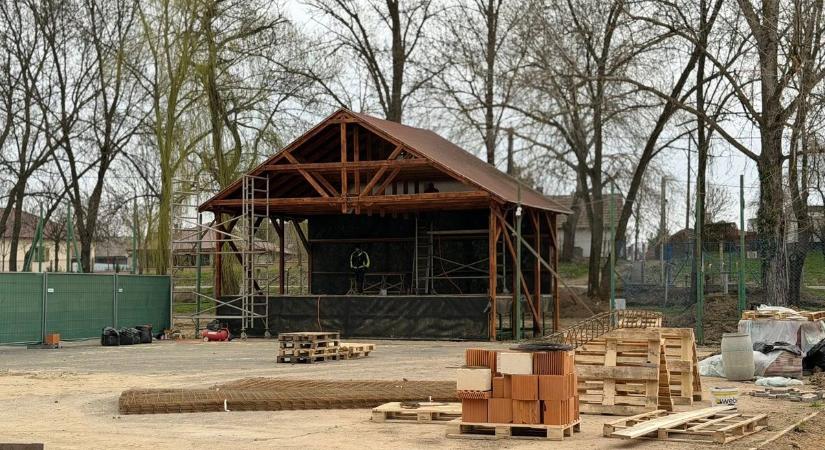 Rá sem fogunk ismerni: Teljesen megújul Abádszalók egyik legfontosabb épülete